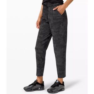 Lululemon keep moving pants size 4